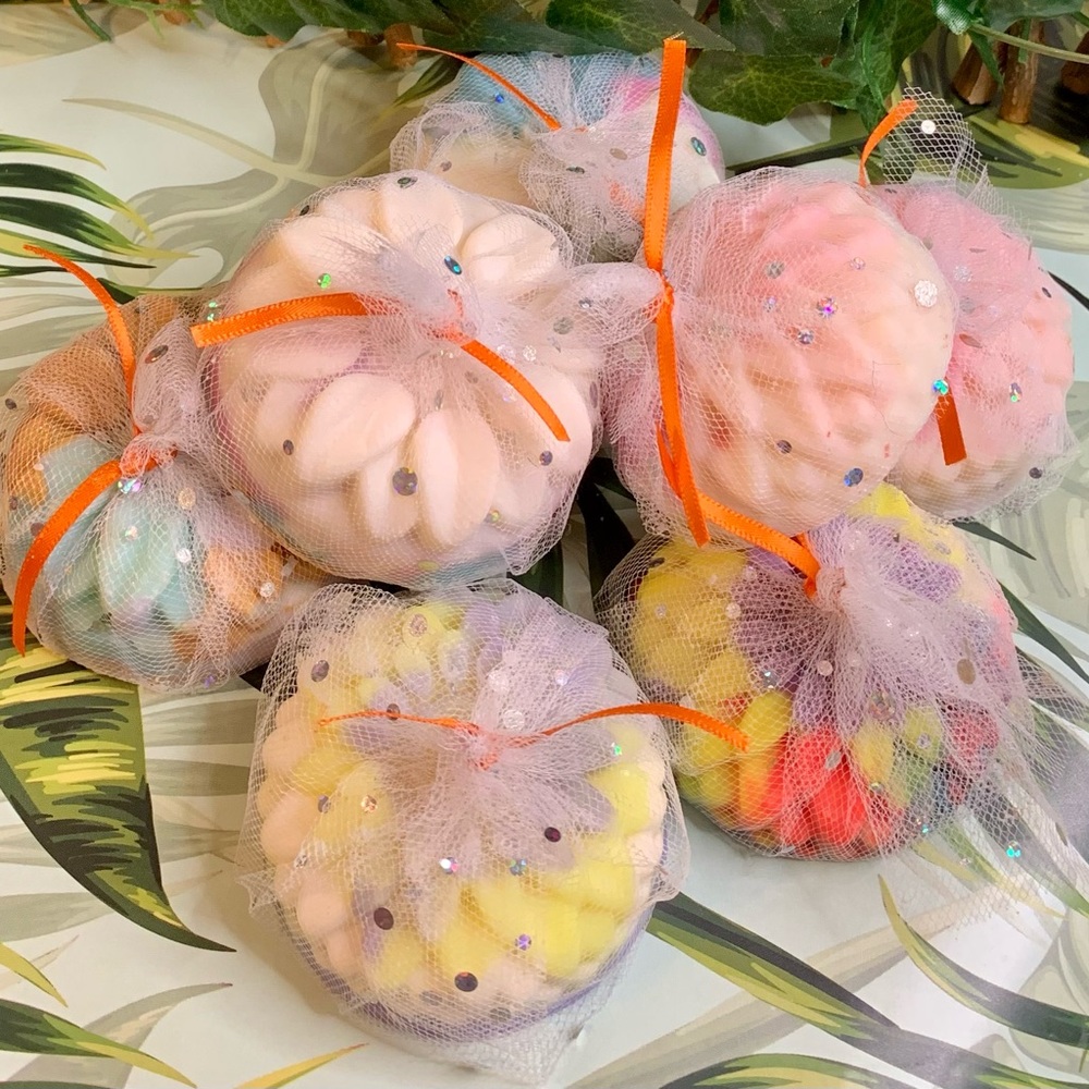 Hand Crafted Artisan Guest Soaps in Various Shapes, Colors and Scents - 1 bar - Picture 1 of 4